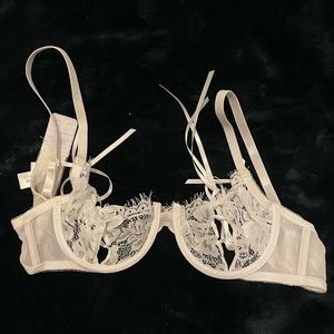 White Lace 34B Frederick’s of Hollywood Open Cup Ribbon Balconette Bra